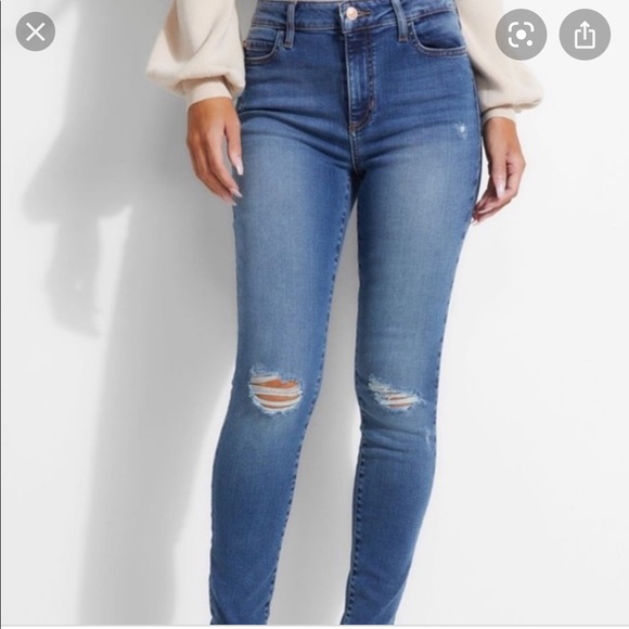 Distressed High wasted 1981 skinny